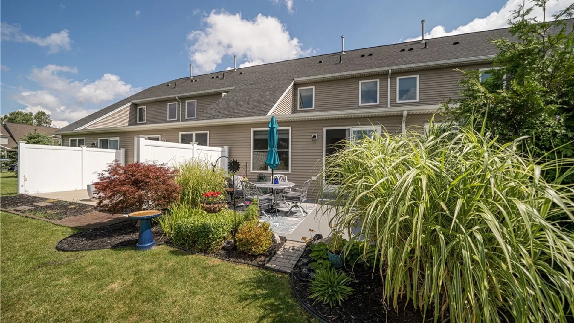 Property at 6 Denton Drive, Lancaster, NY 14086 24