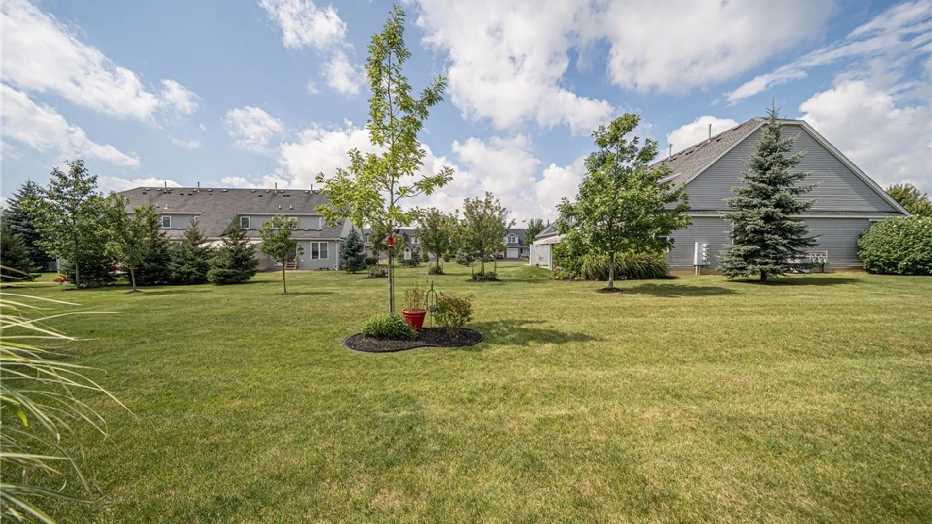 Property at 6 Denton Drive, Lancaster, NY 14086 26