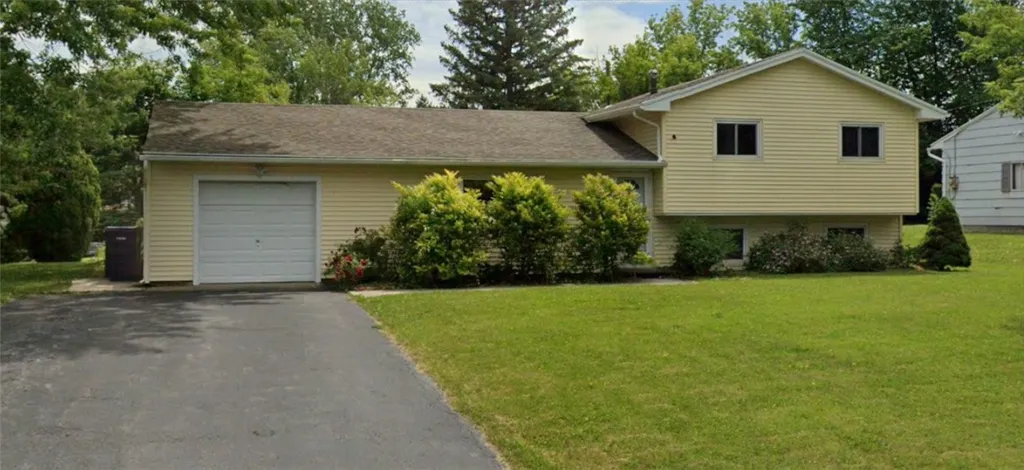Property at 32 Golden Rod Lane, Henrietta, NY 14623