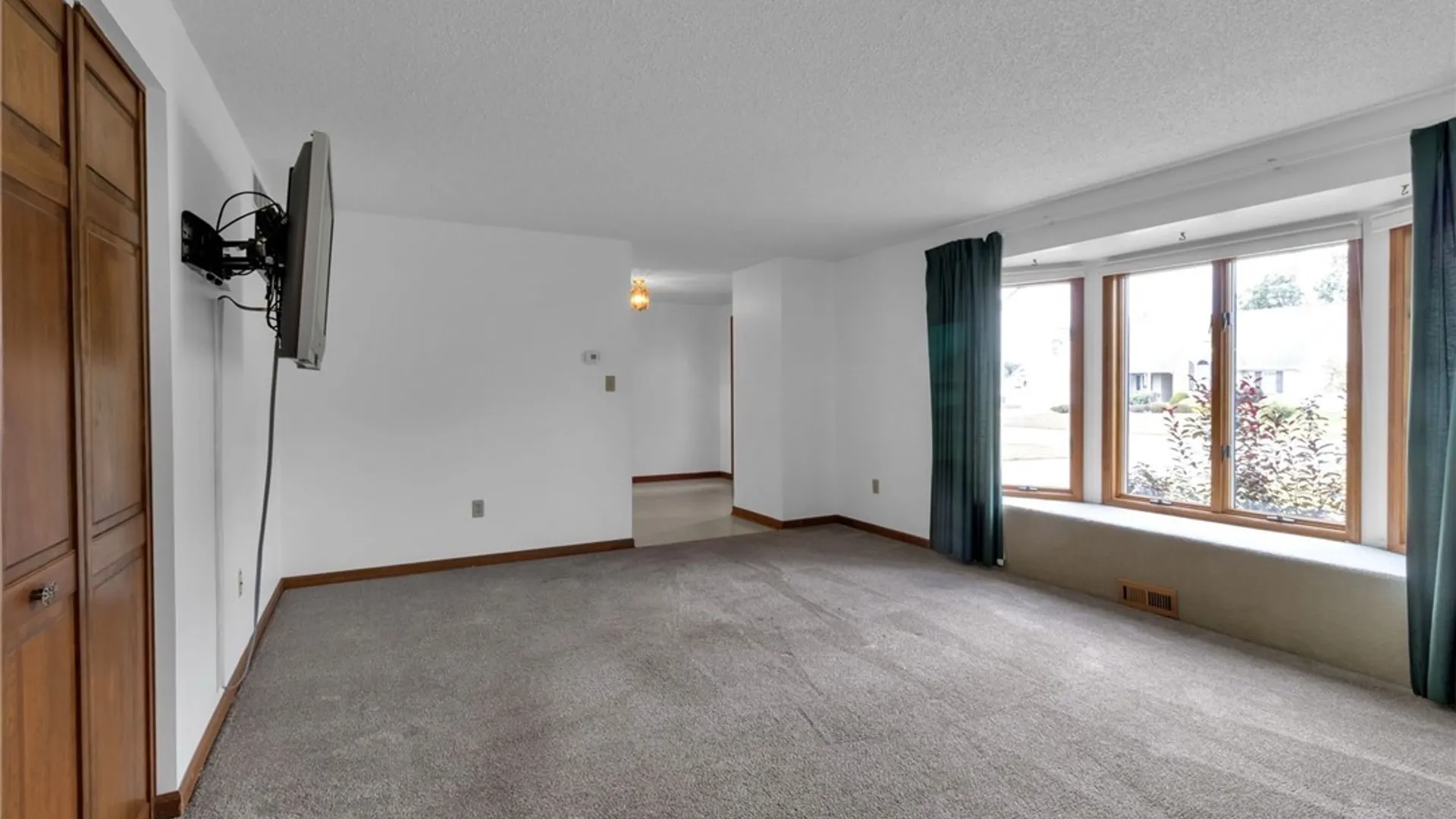 Property at 2570 David Drive, Wheatfield, NY 14304 8