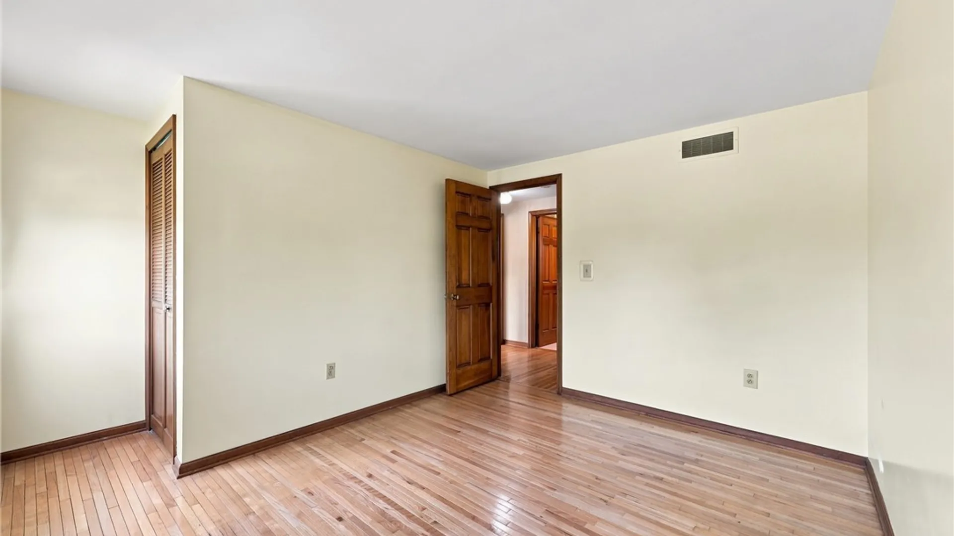 Property at 62 Deerchase Road, West Seneca, NY 14224 38