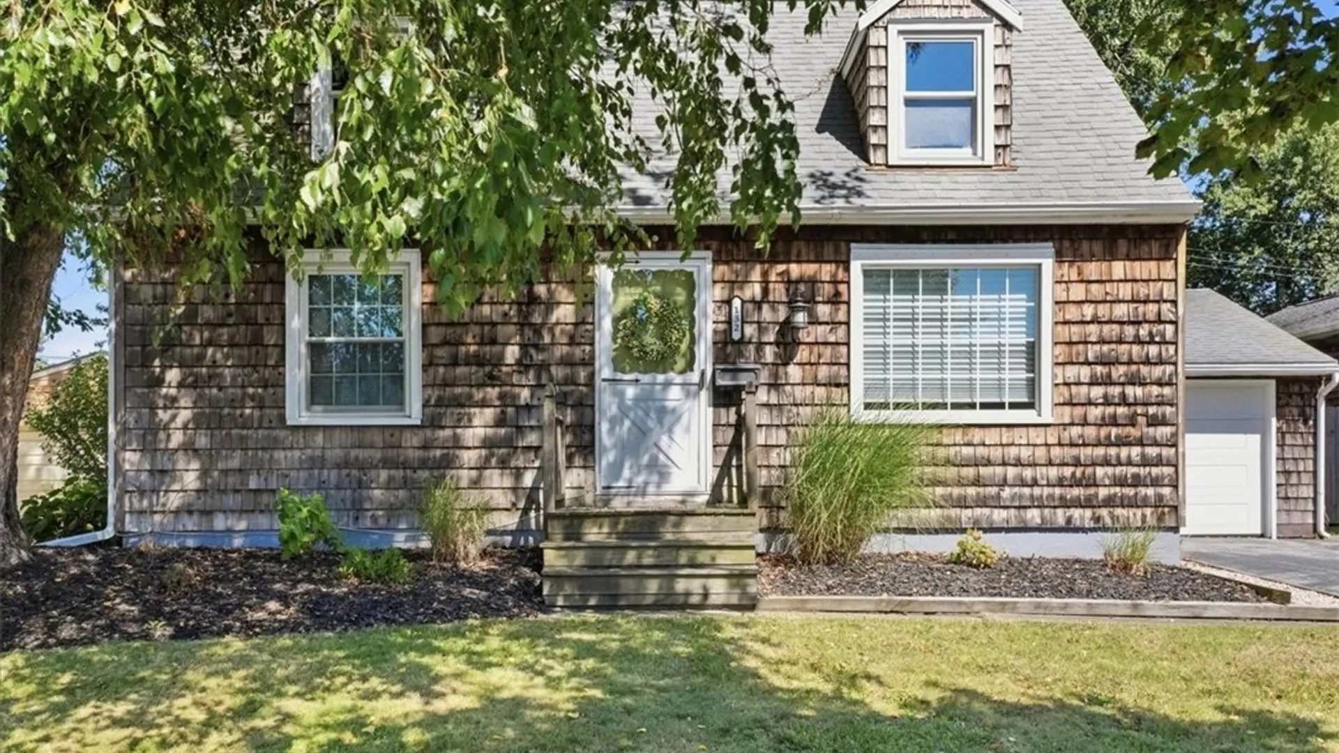 Property at 132 Farmingdale Road, Cheektowaga, NY 14225 3