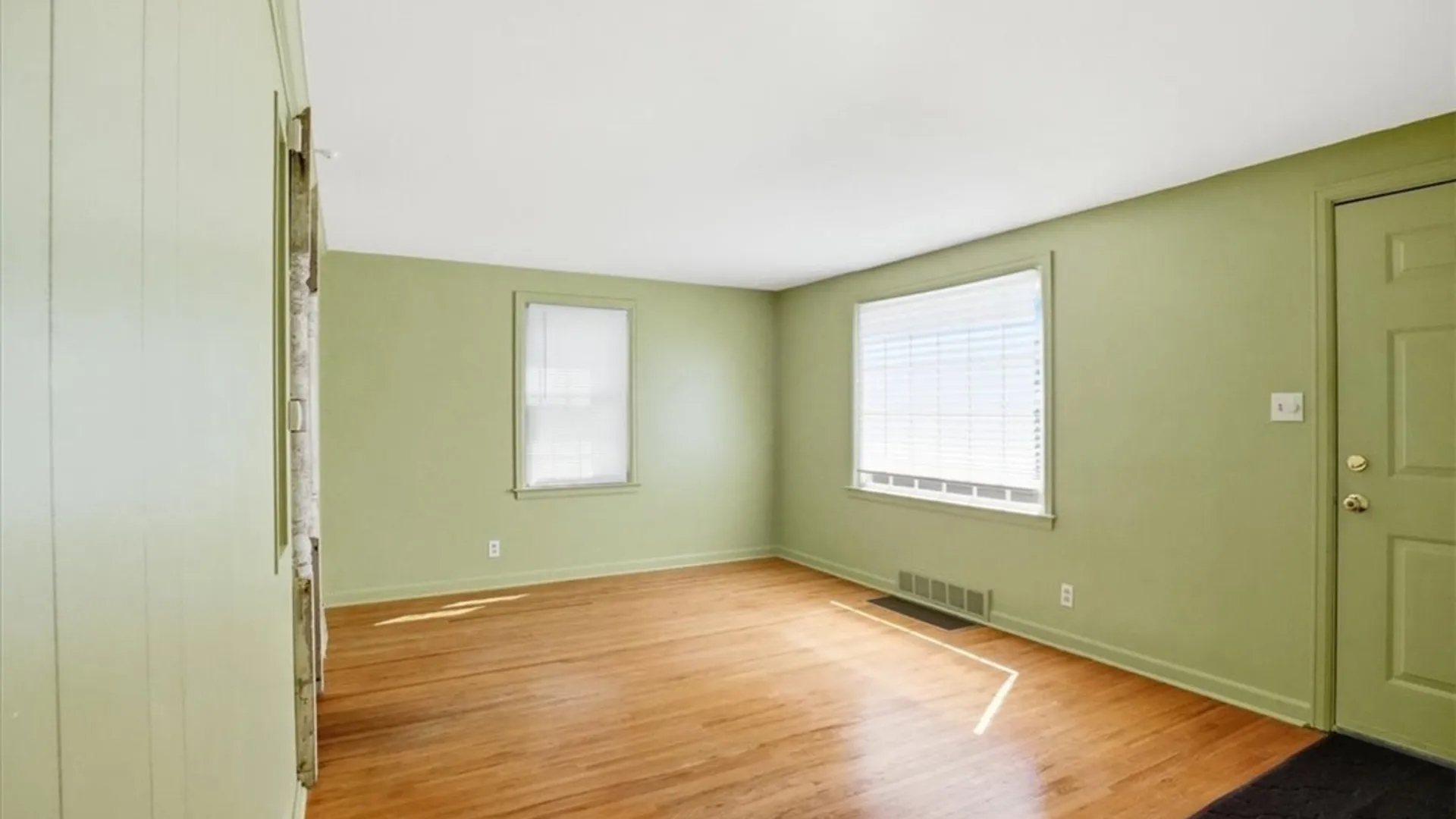 Property at 132 Farmingdale Road, Cheektowaga, NY 14225 16