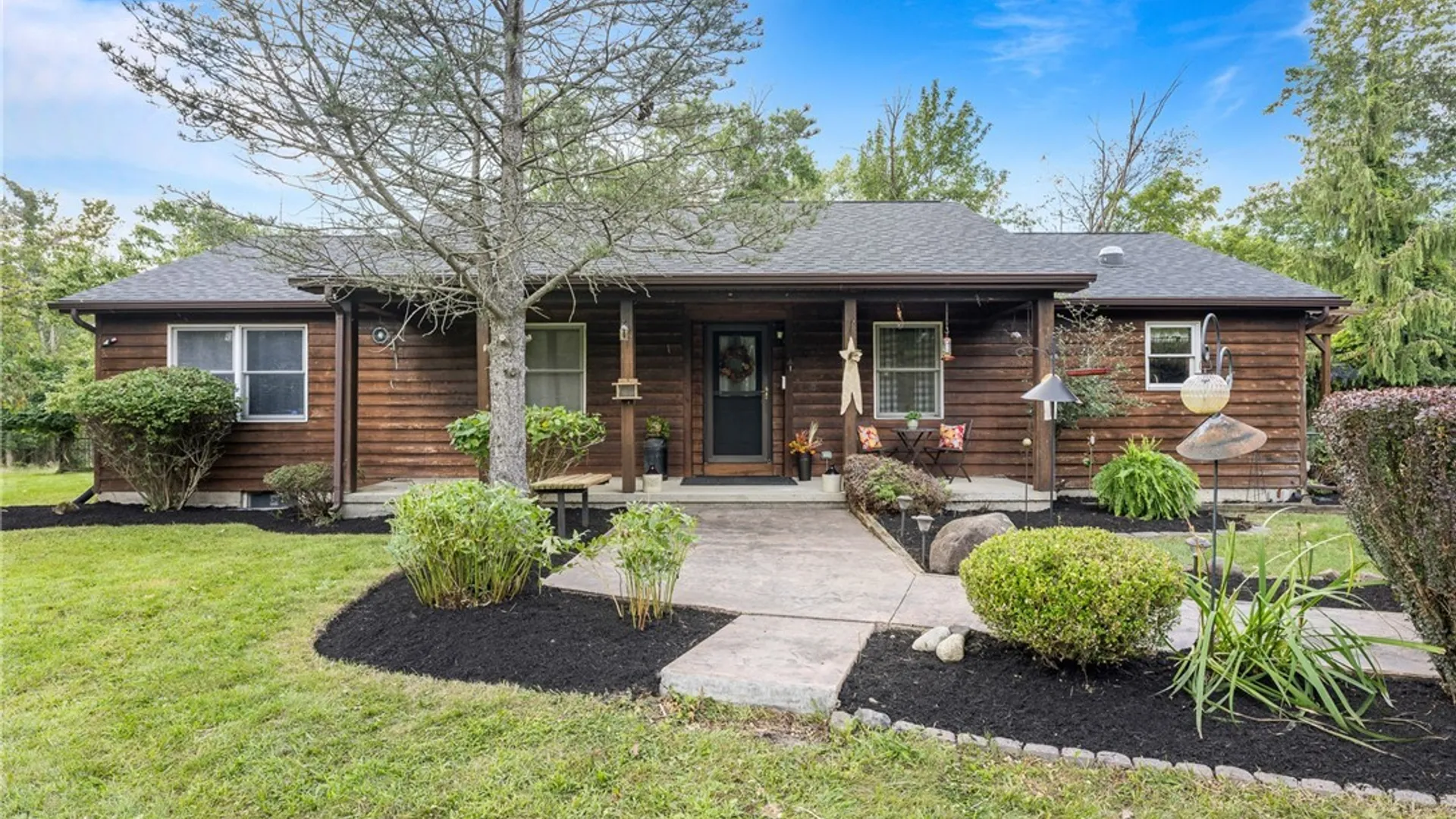 Property at 5900 Creekview Drive, Clarence, NY 14032 5