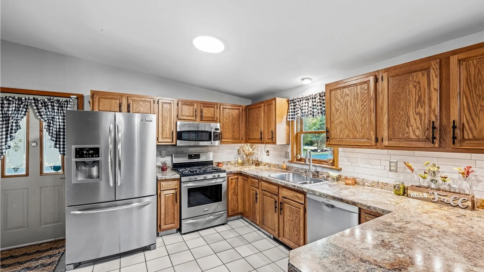 Property at 5900 Creekview Drive, Clarence, NY 14032 24
