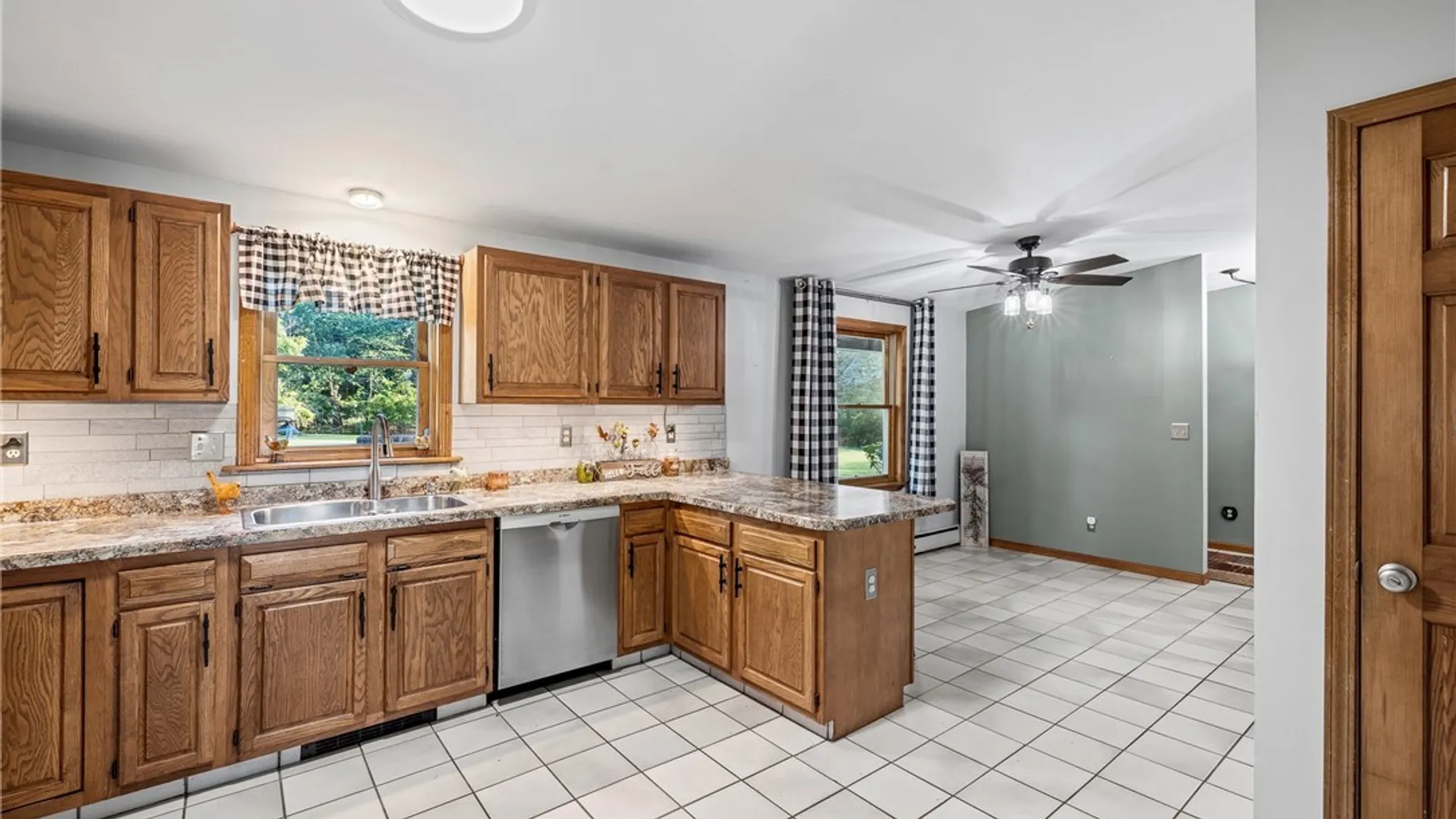 Property at 5900 Creekview Drive, Clarence, NY 14032 25