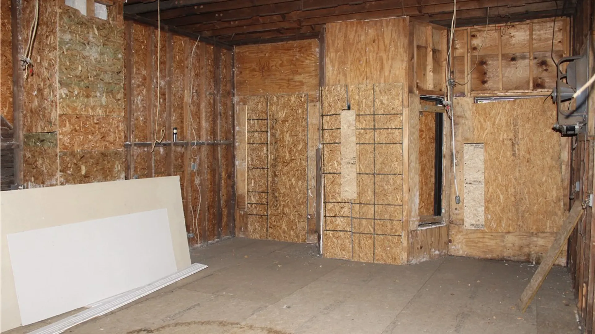 Property at 495 Hudson Avenue, Rochester, NY 14605 8