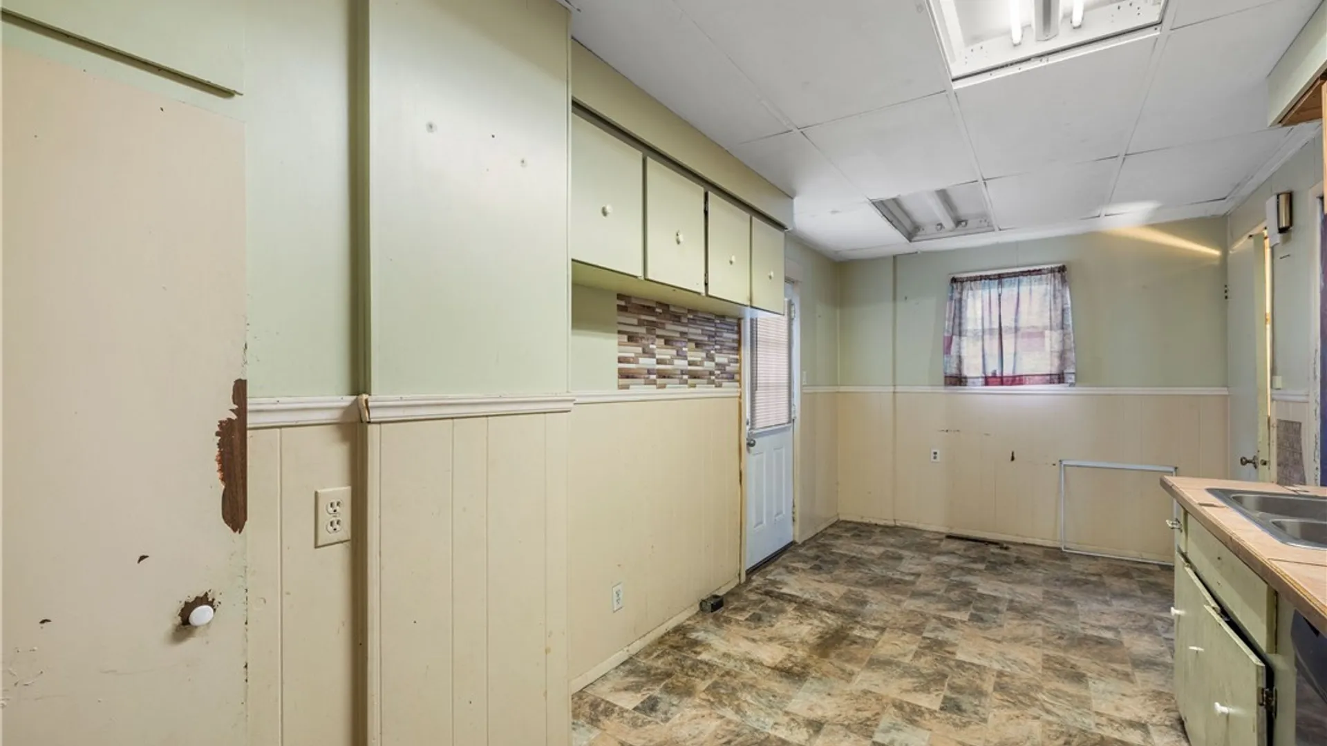Property at 2439 Niagara Avenue, Niagara Falls, NY 14305 8