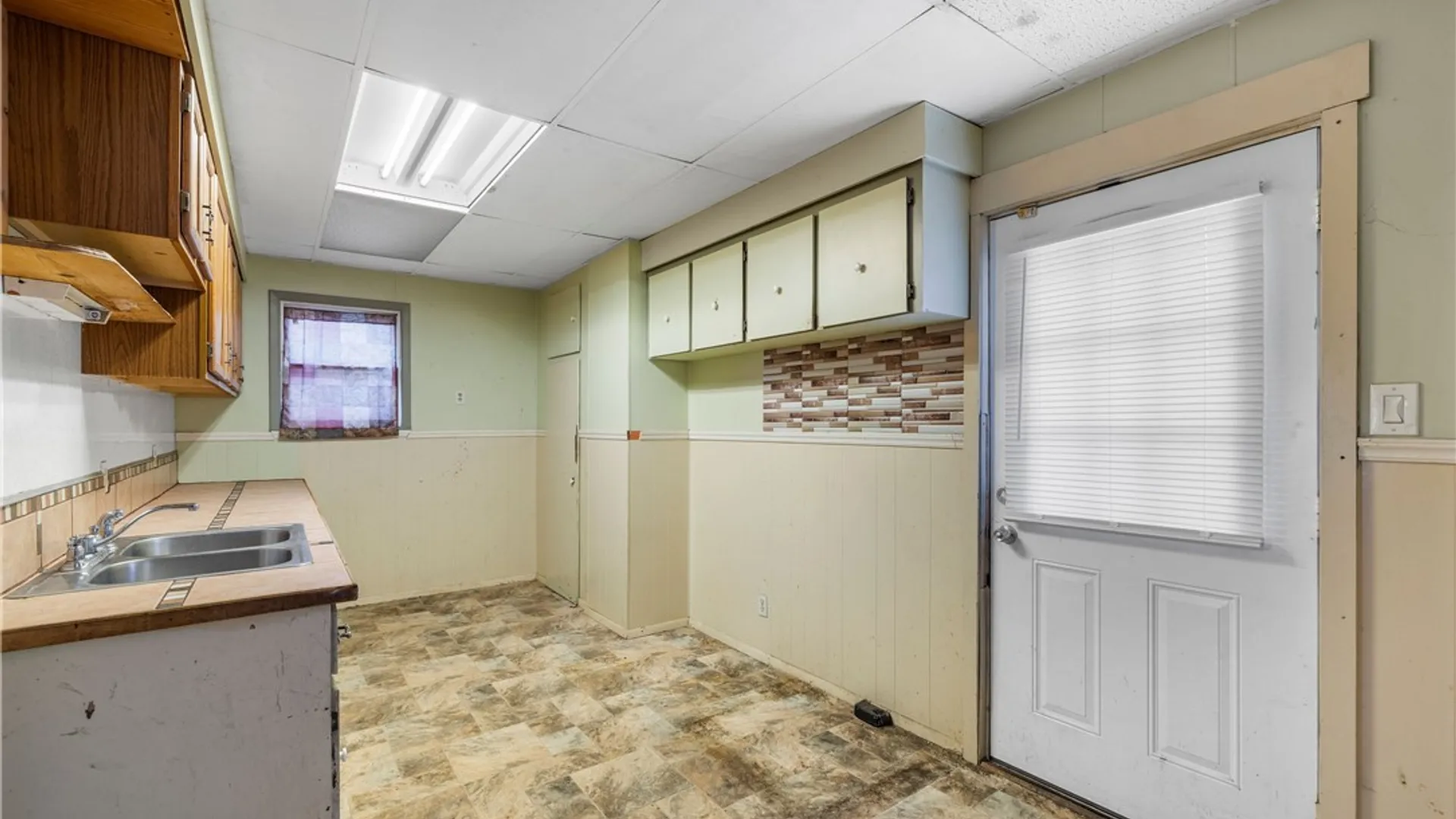 Property at 2439 Niagara Avenue, Niagara Falls, NY 14305 9
