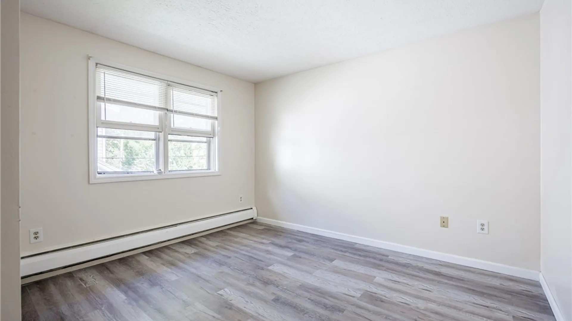 Property at 176 Villa St, Rochester, NY 14606 15