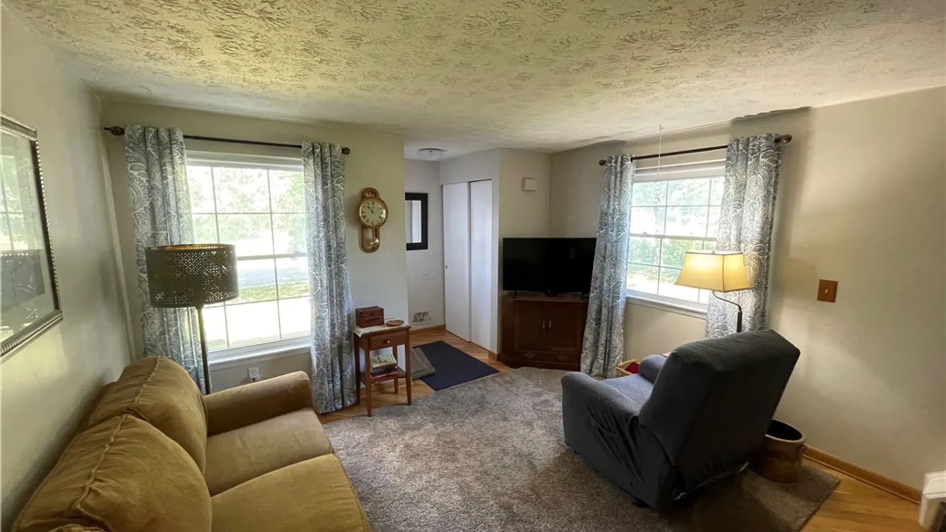 Property at 164 Parkwood Lane, Parma, NY 14468 3
