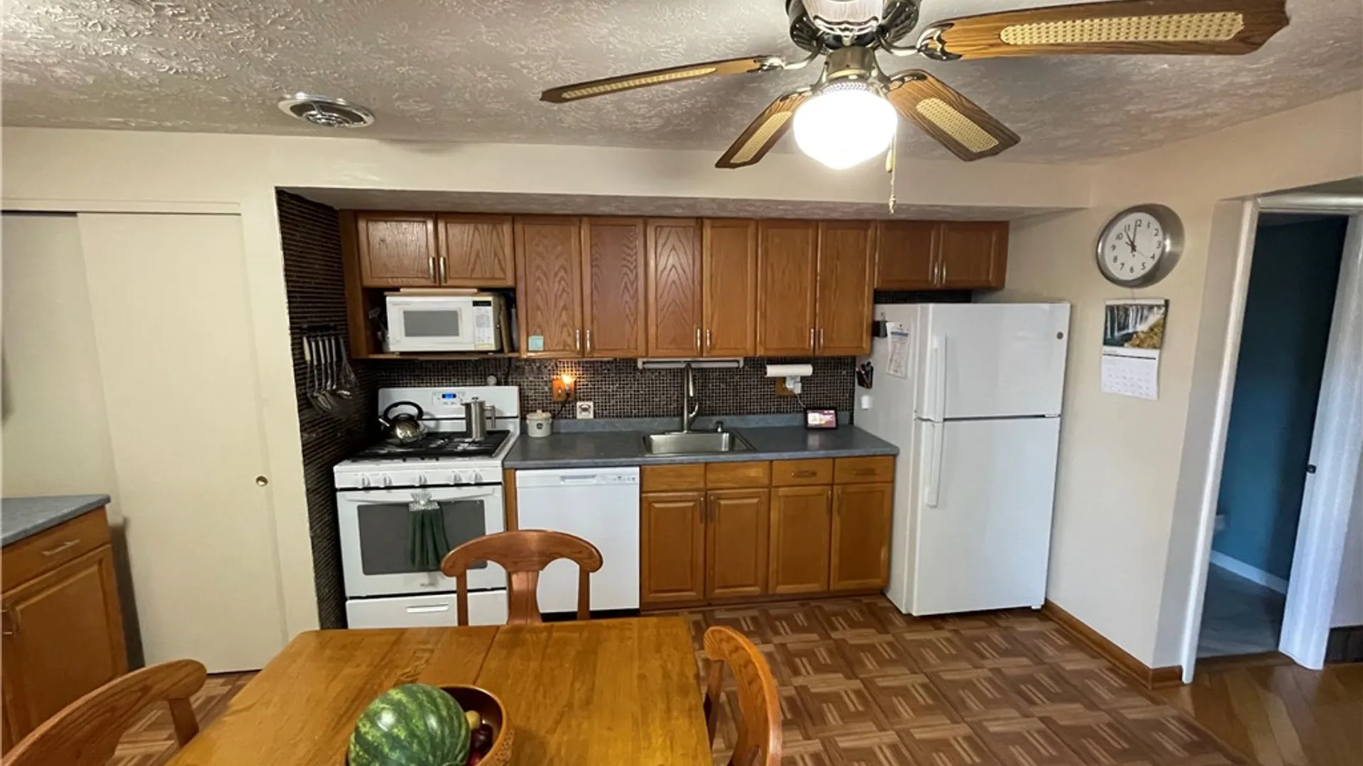 Property at 164 Parkwood Lane, Parma, NY 14468 4