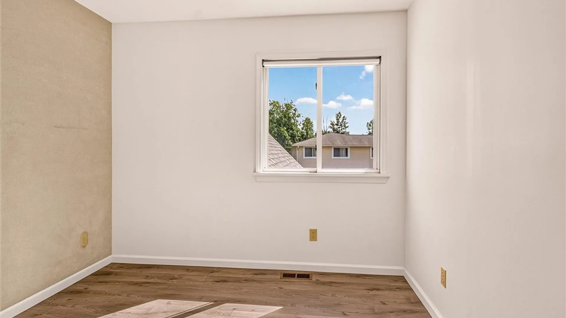 Property at 530 Eastbrooke Lane, Brighton, NY 14618 16