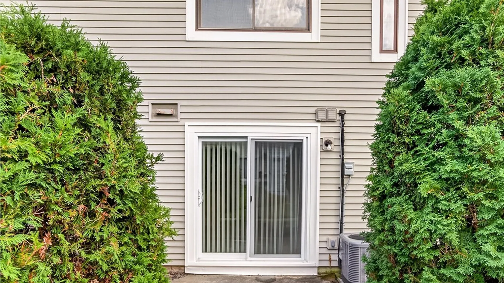 Property at 530 Eastbrooke Lane, Brighton, NY 14618 22