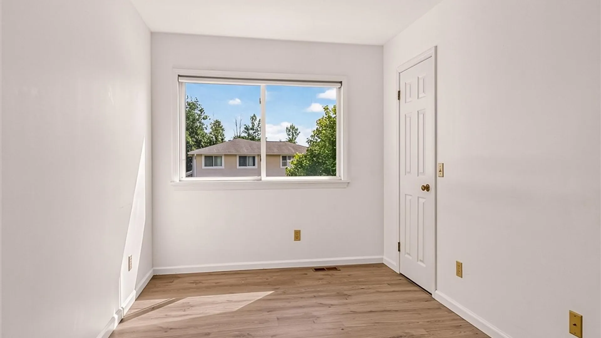 Property at 530 Eastbrooke Lane, Brighton, NY 14618 14