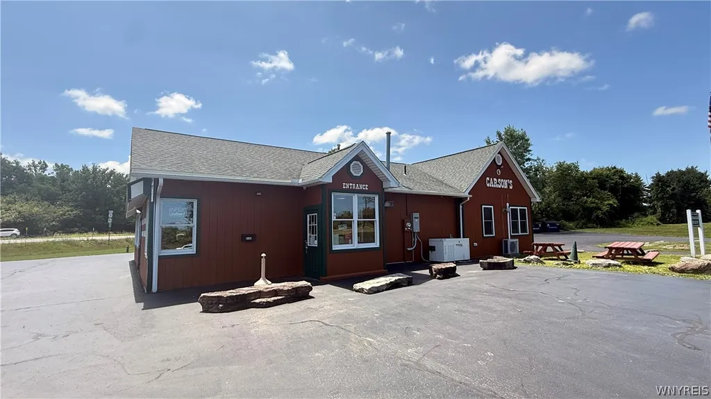 Property at 5668 Saunders Settlement Road, Lockport Town, NY 14094