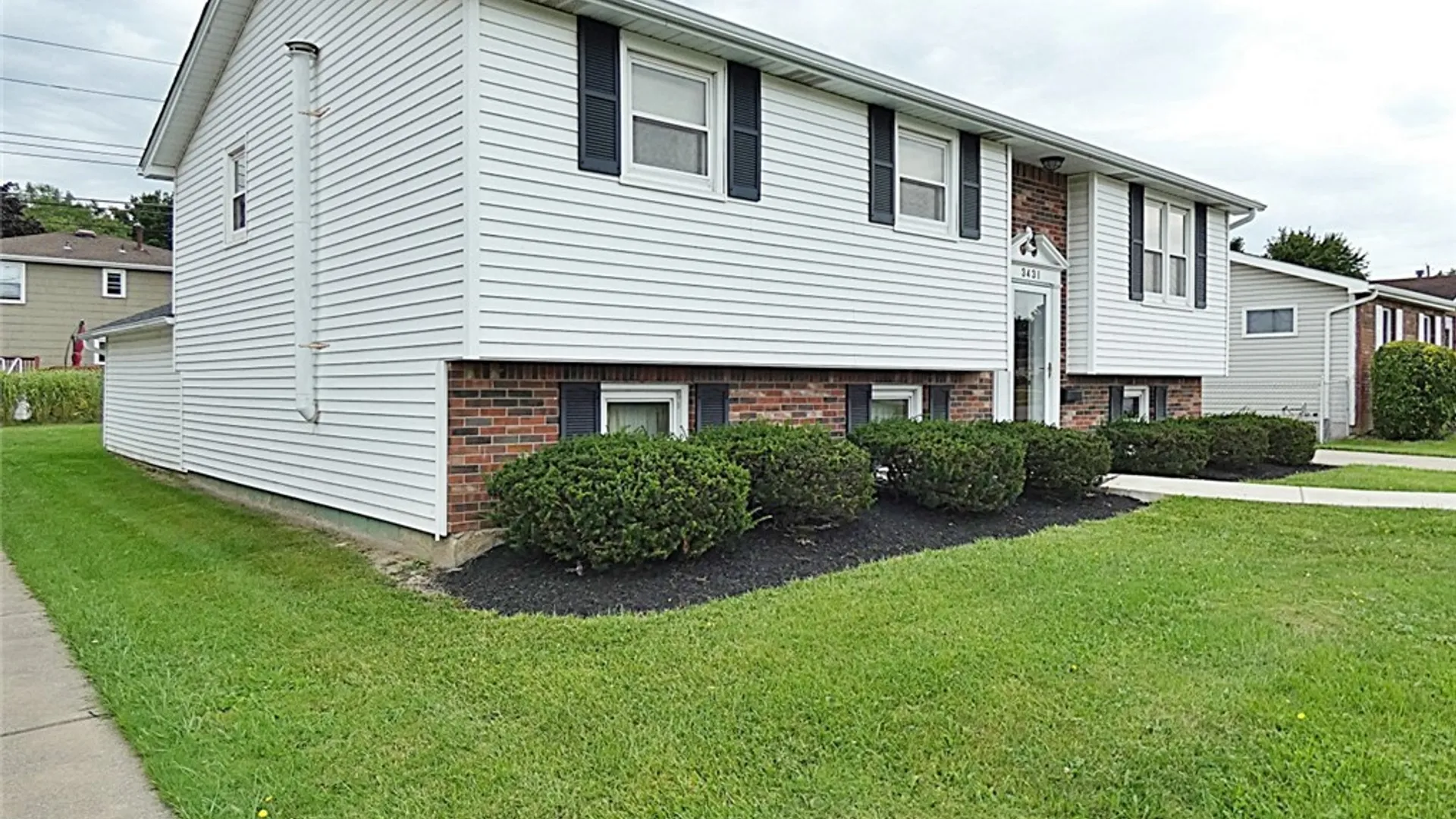 Property at 3431 Bethford Drive, Hamburg, NY 14219 4