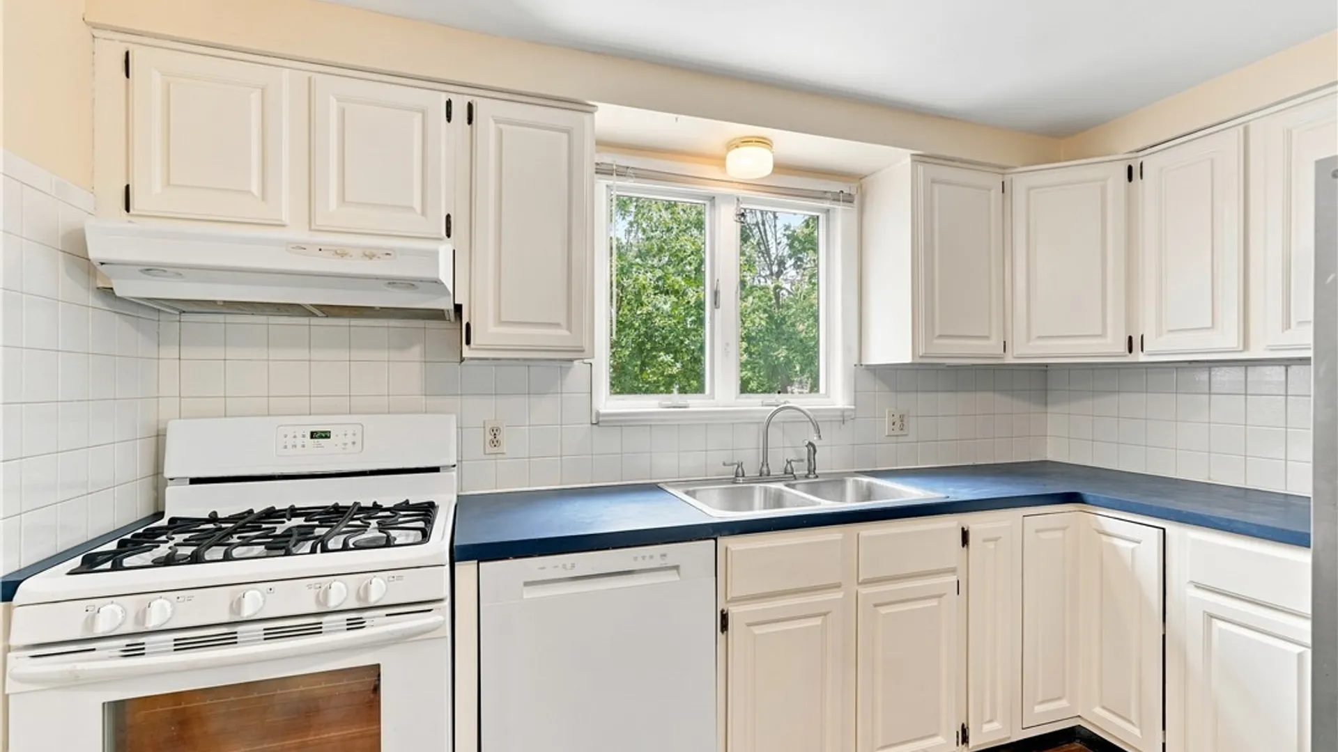 Property at 25 Jeffrey Drive, Amherst, NY 14228 13