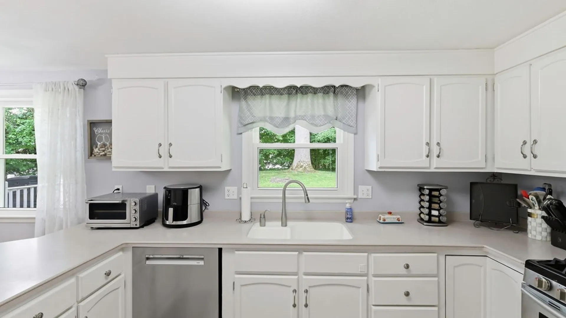 Property at 4192 Fireside Circle, Clay, NY 13090 22