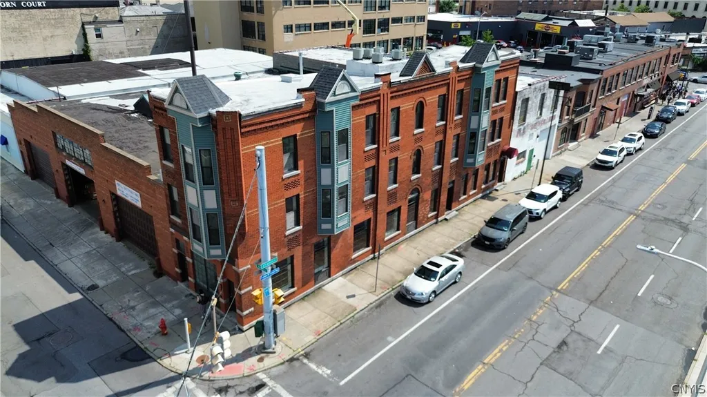 Property at 221 Herald Place, Syracuse, NY 13202