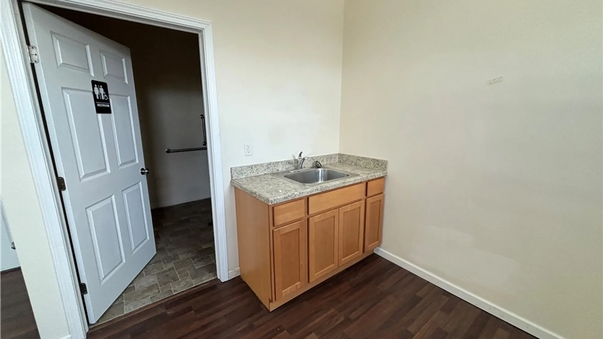 Property at 221 Herald Place, Syracuse, NY 13202 20