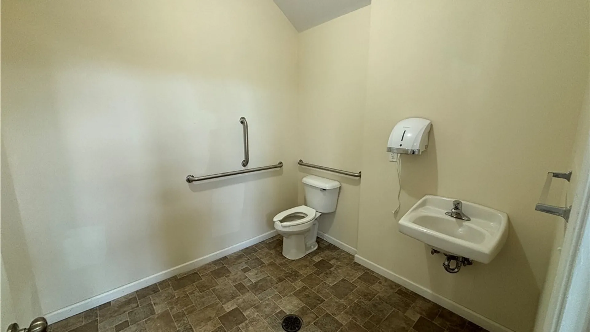 Property at 221 Herald Place, Syracuse, NY 13202 21