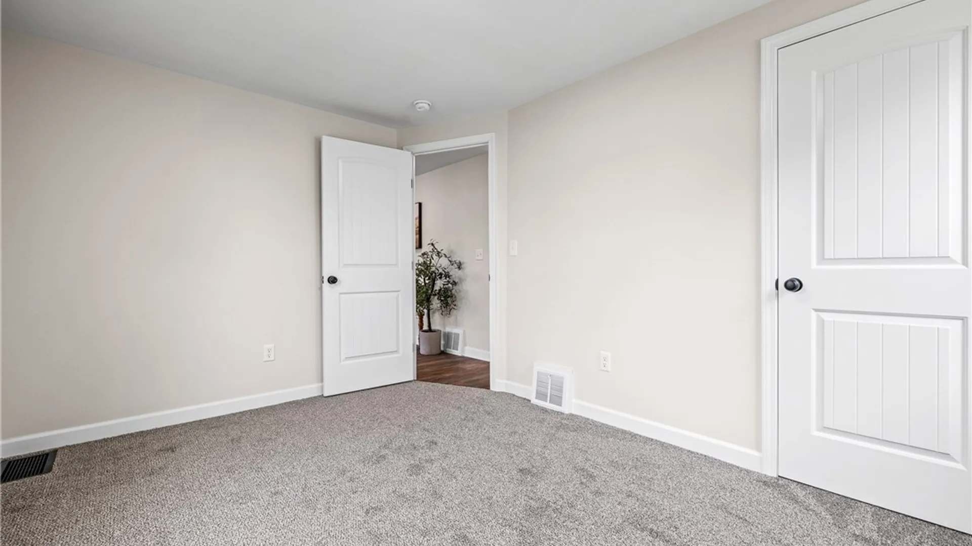 Property at 47 S Hedley Street, Cheektowaga, NY 14206 18