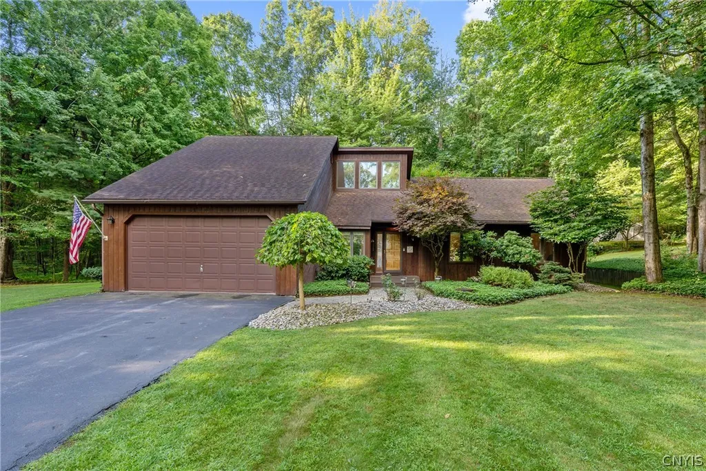 Property at 19 River Runne, Schroeppel, NY 13132