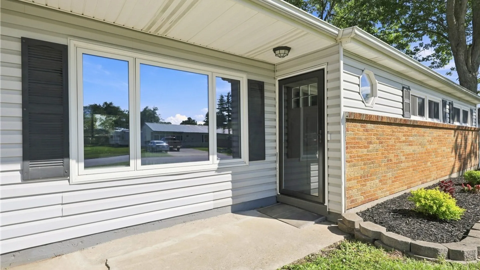 Property at 15 Alys Drive, Cheektowaga, NY 14043 5