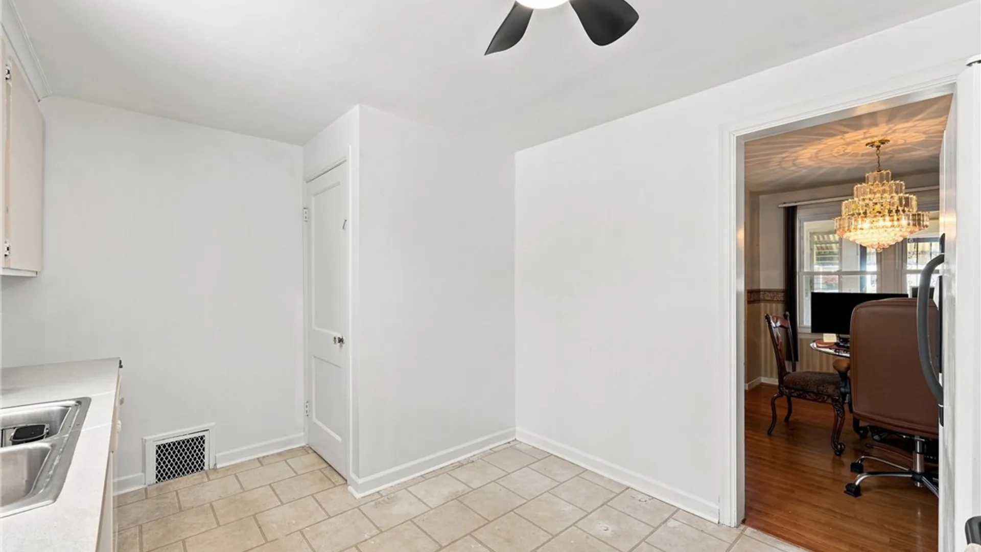 Property at 17 Campwood Court, Cheektowaga, NY 14215 19