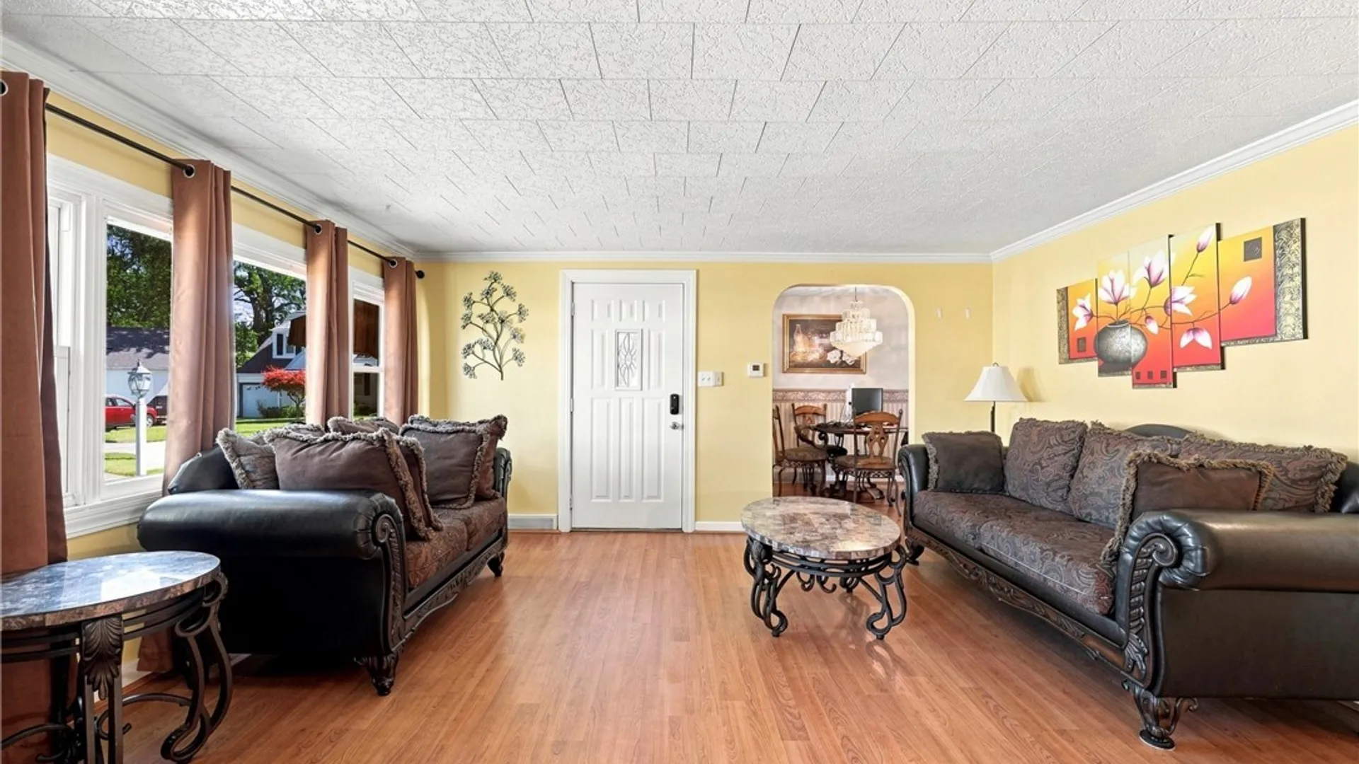 Property at 17 Campwood Court, Cheektowaga, NY 14215 8