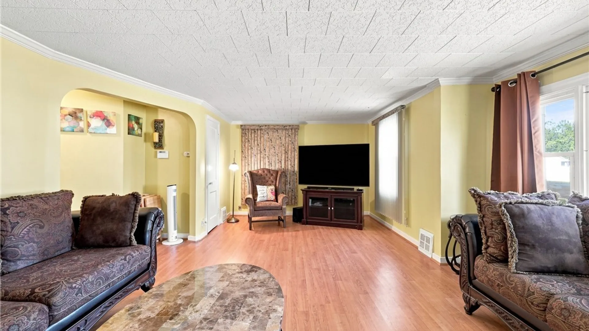 Property at 17 Campwood Court, Cheektowaga, NY 14215 10