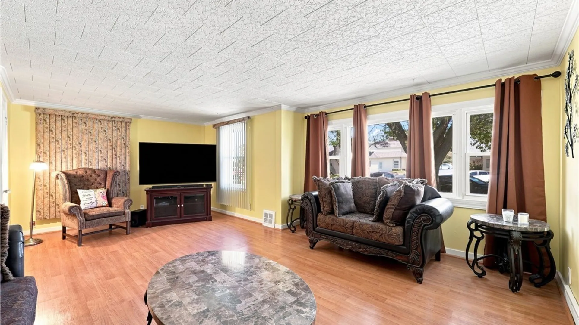 Property at 17 Campwood Court, Cheektowaga, NY 14215 11