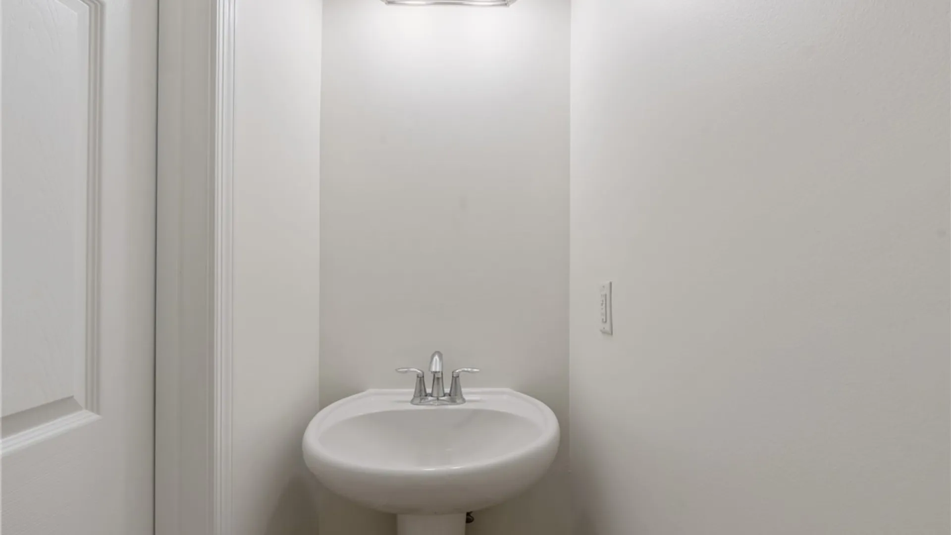 Property at 8710 Pizzuto Drive, Cicero, NY 13039 5