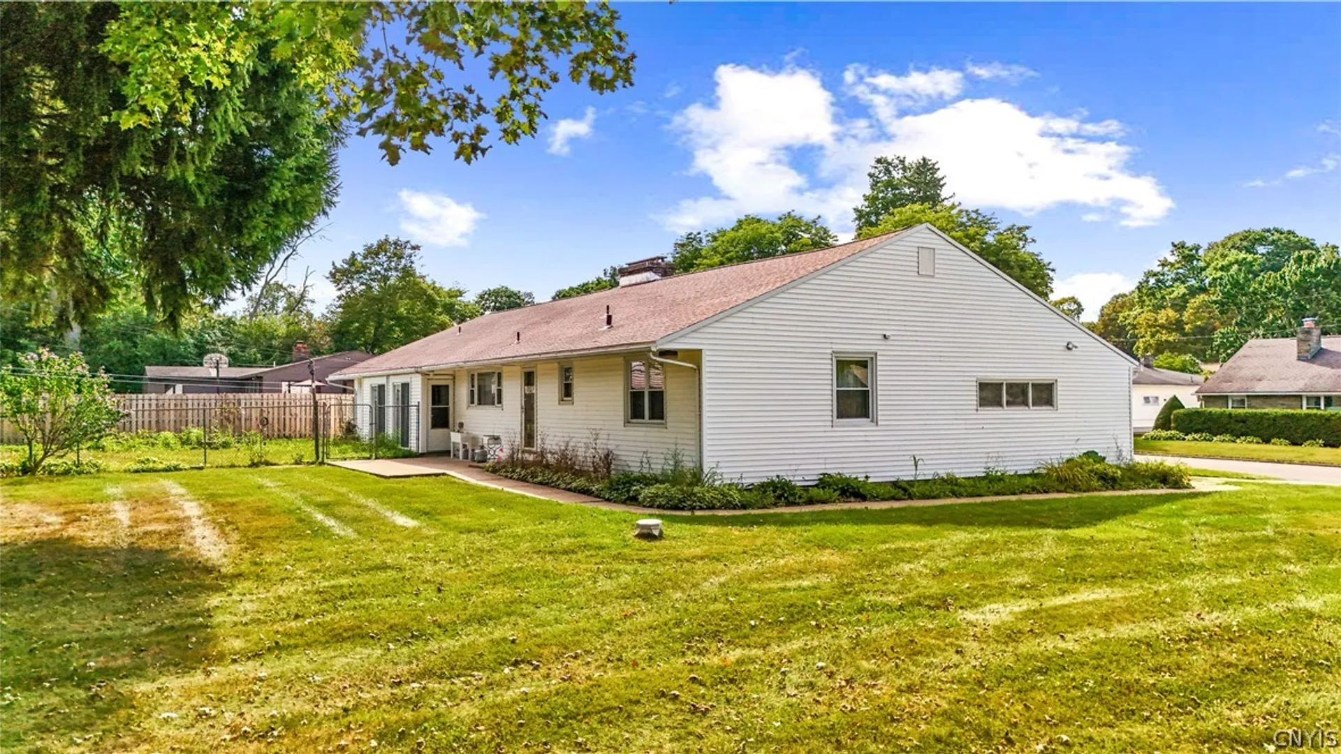 Property at 1611 Madison Ave Avenue, Utica, NY 13502 4