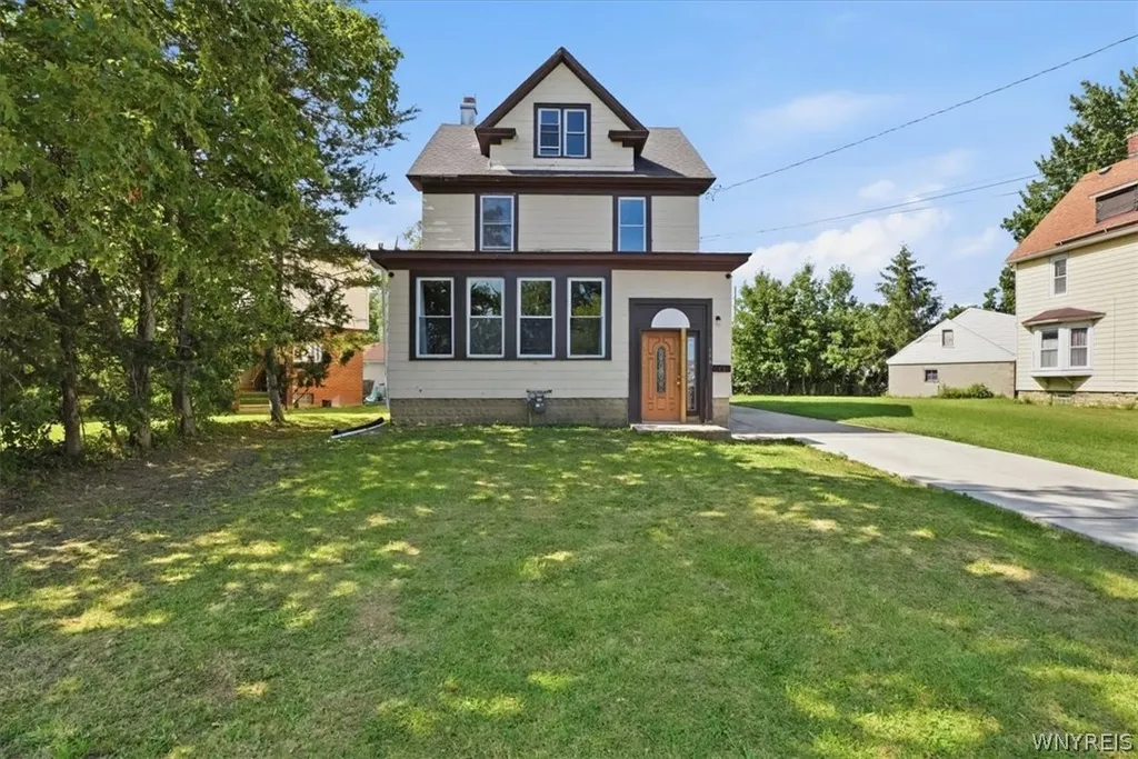 Property at 118 Princeton Avenue, Cheektowaga, NY 14043
