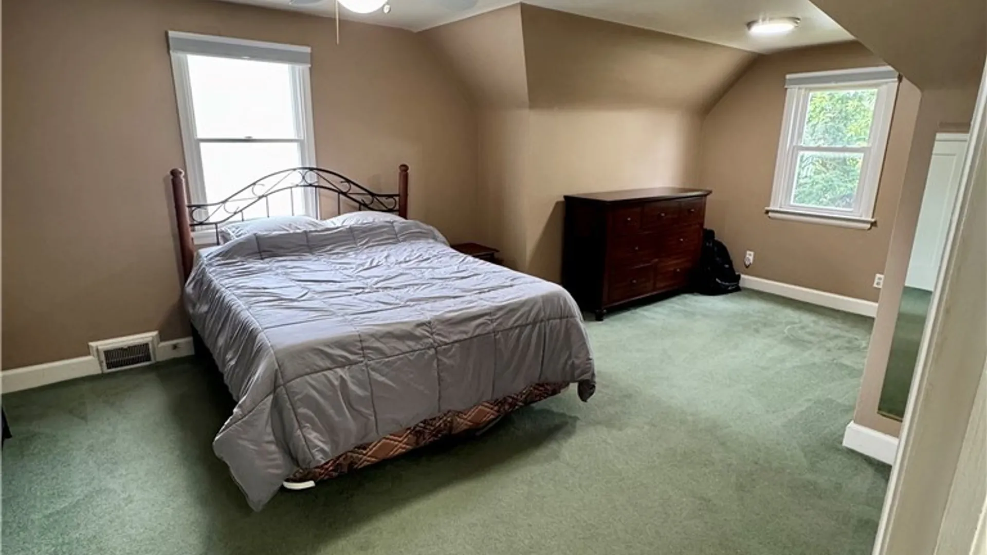 Property at 100 Woodcrest Drive, West Seneca, NY 14220 16