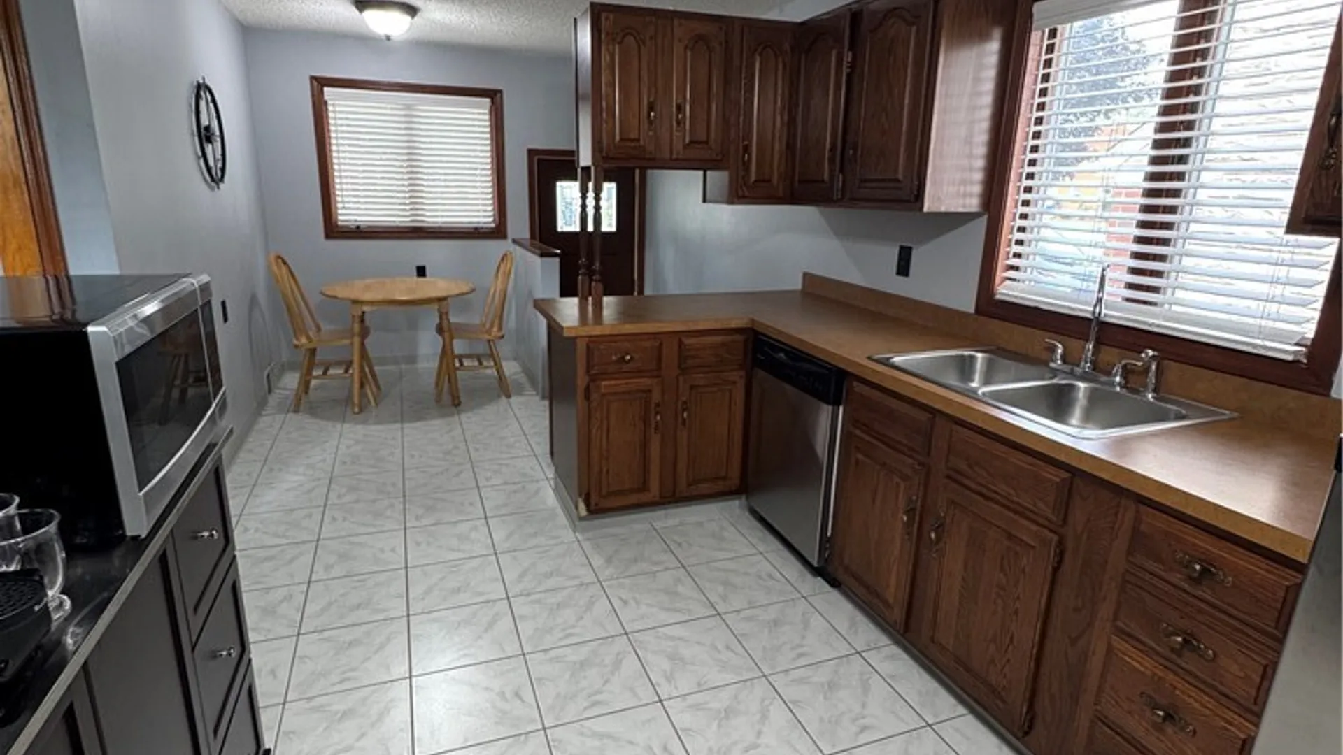 Property at 100 Woodcrest Drive, West Seneca, NY 14220 6