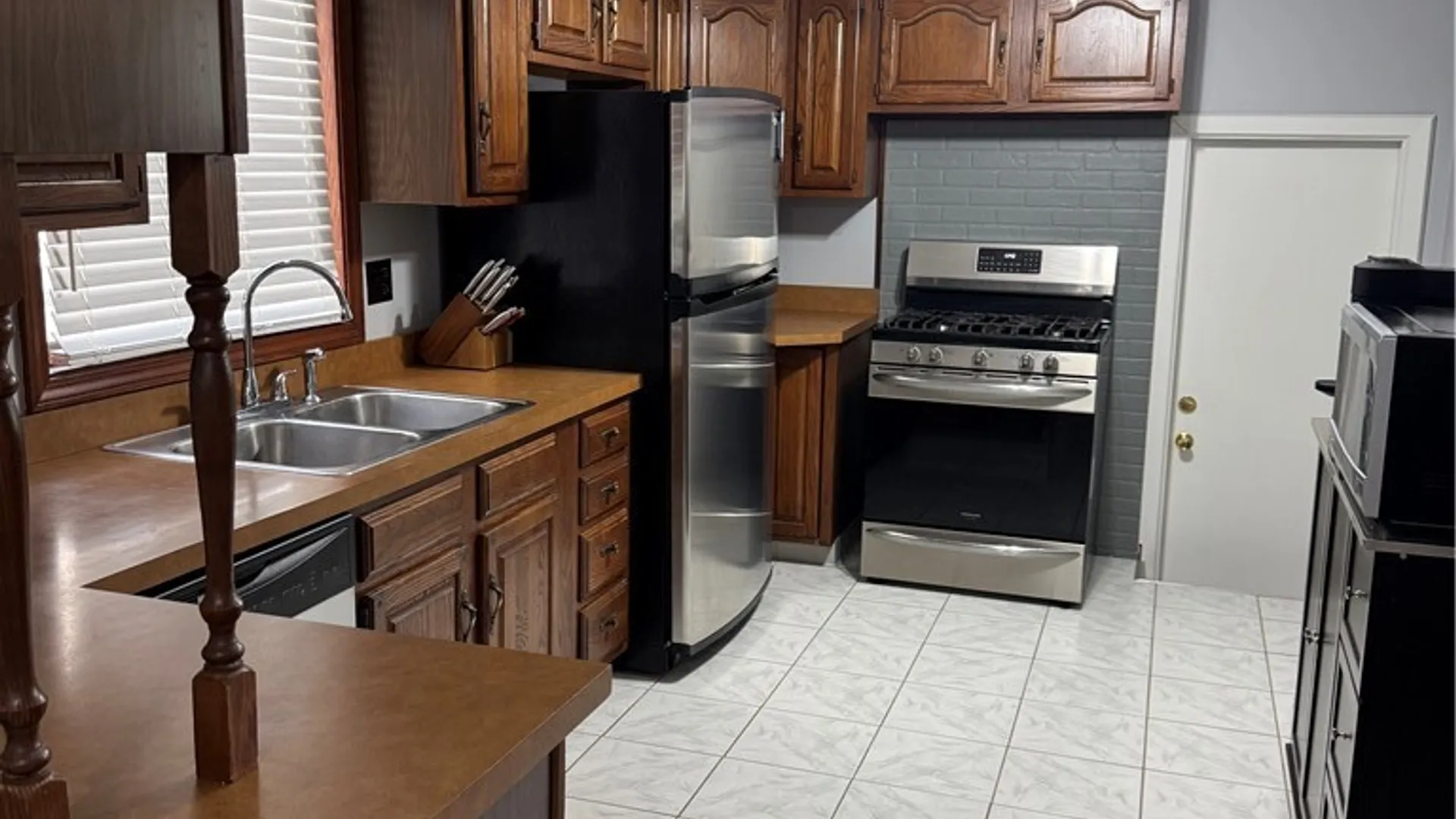 Property at 100 Woodcrest Drive, West Seneca, NY 14220 7