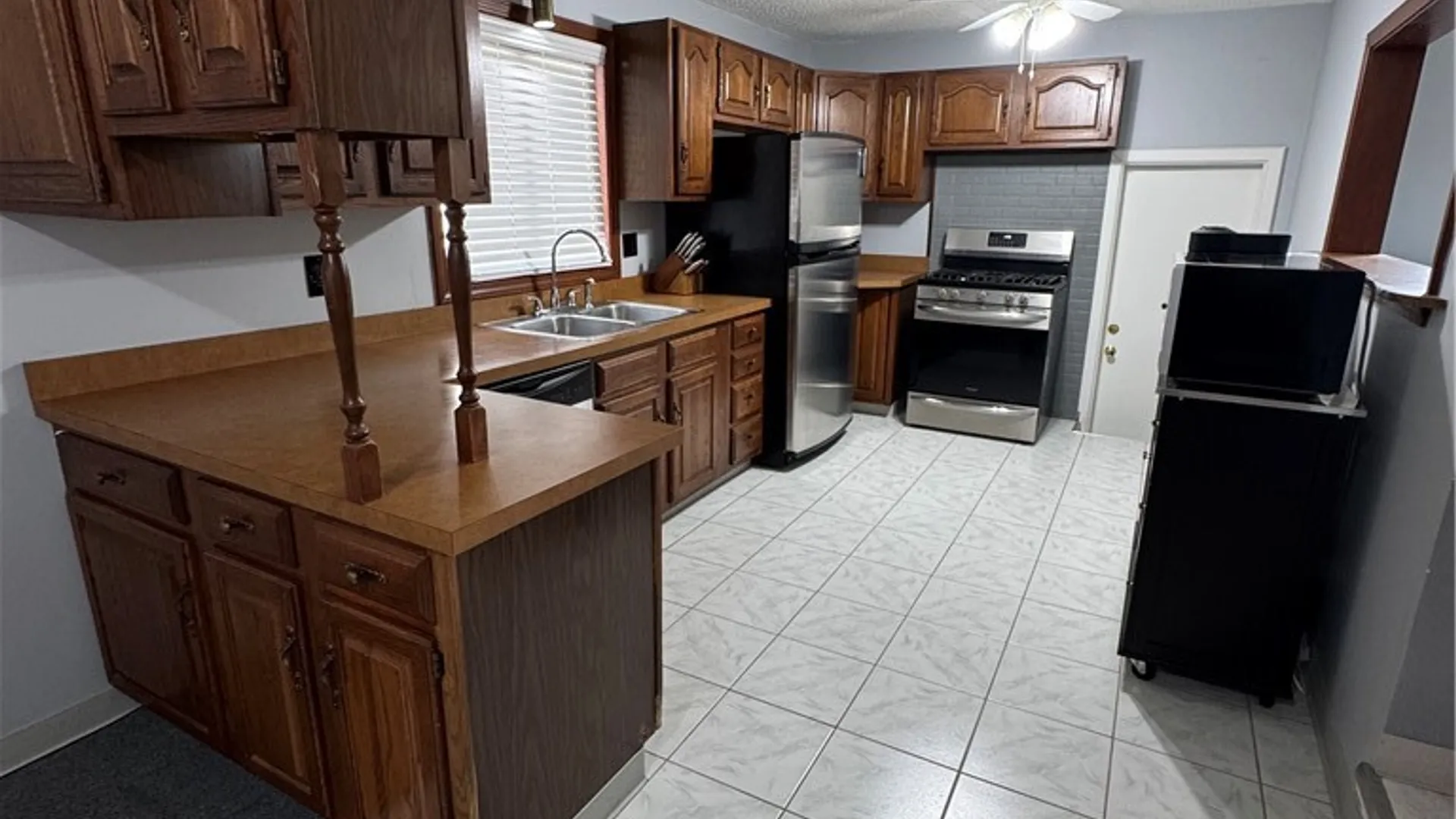 Property at 100 Woodcrest Drive, West Seneca, NY 14220 5