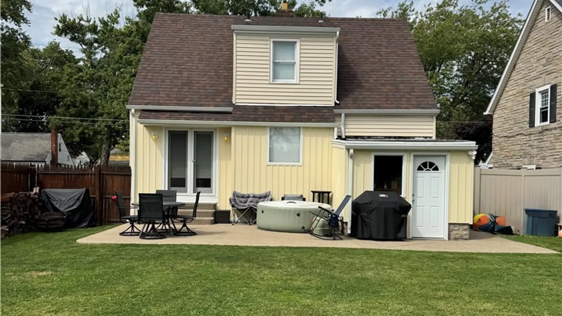 Property at 100 Woodcrest Drive, West Seneca, NY 14220 3