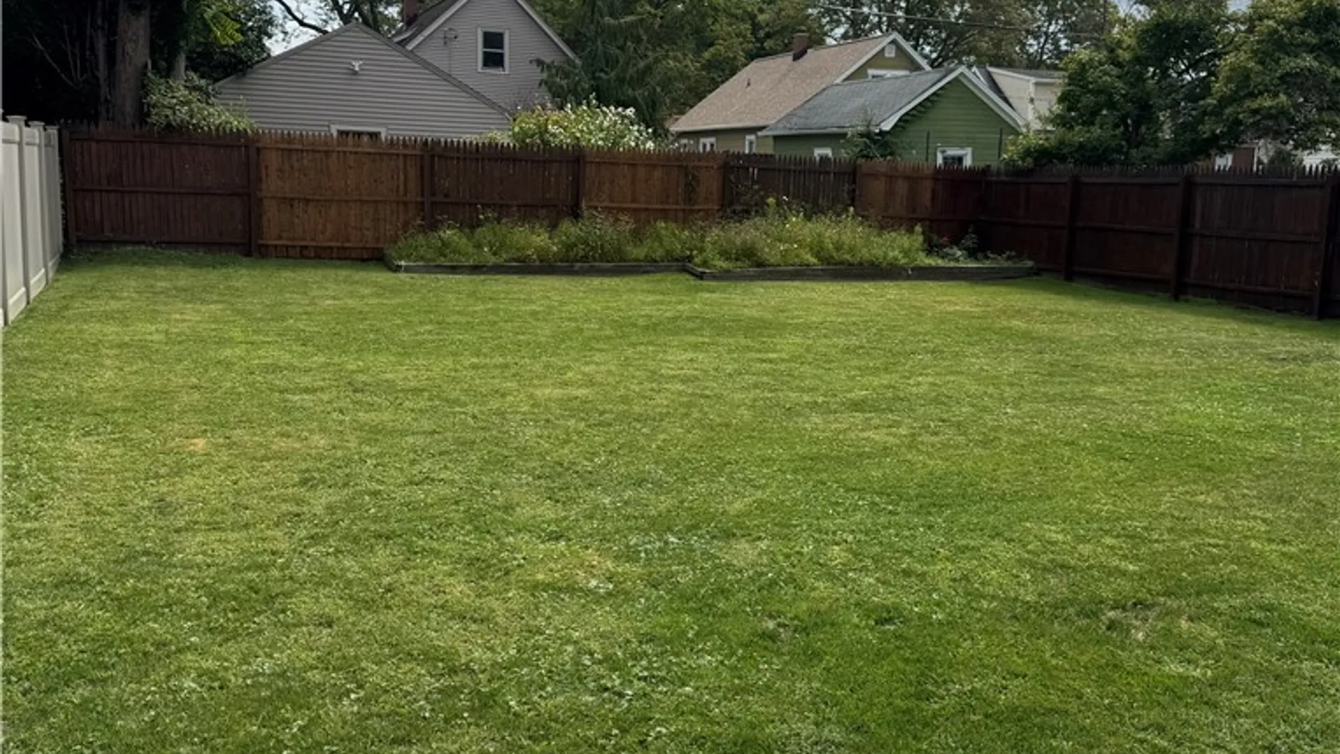 Property at 100 Woodcrest Drive, West Seneca, NY 14220 4