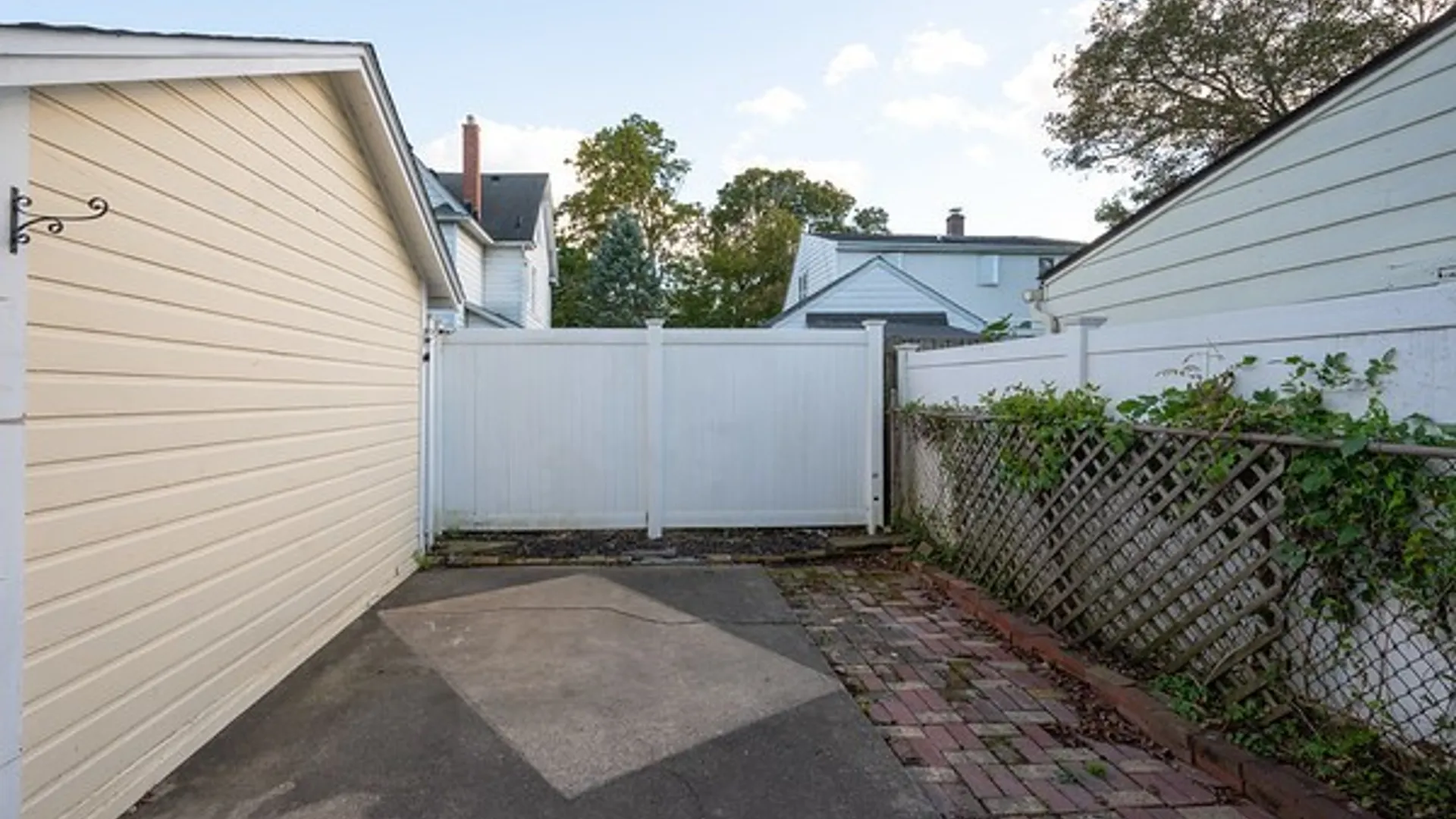 Property at 1275 Wyoming Avenue, Niagara Falls, NY 14305 35
