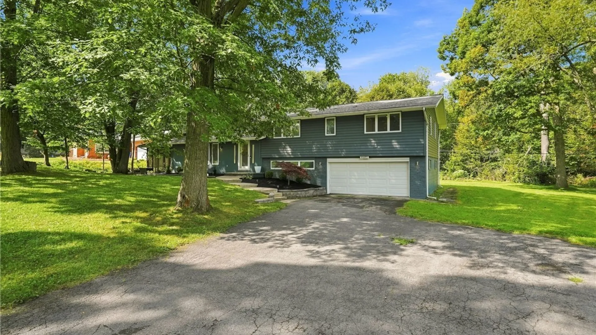 Property at 4690 Boncrest Drive, Clarence, NY 14221 4