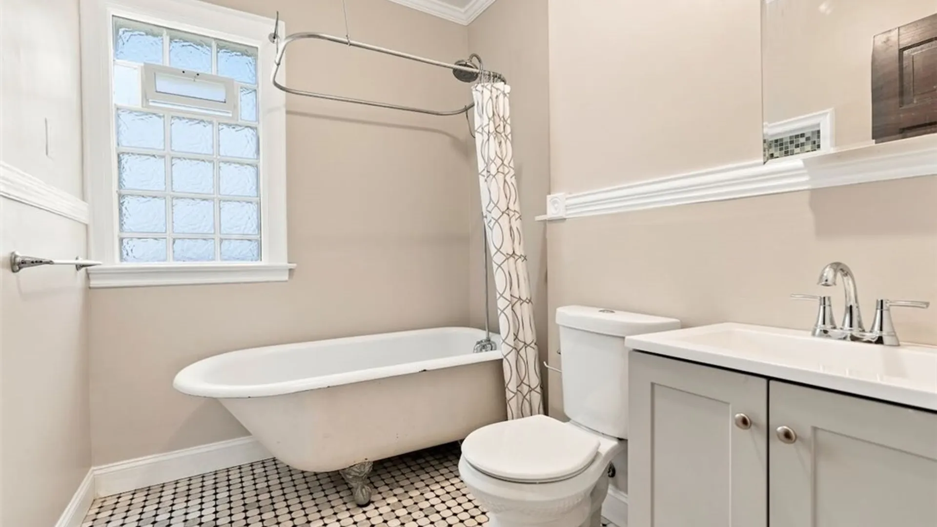 Property at 95 Parkside Avenue, Buffalo, NY 14214 24