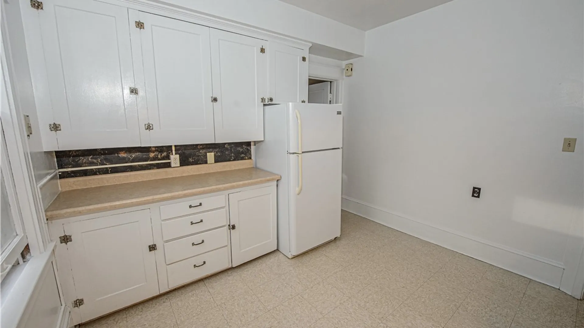 Property at 115 Trinity Place, Syracuse, NY 13210 12