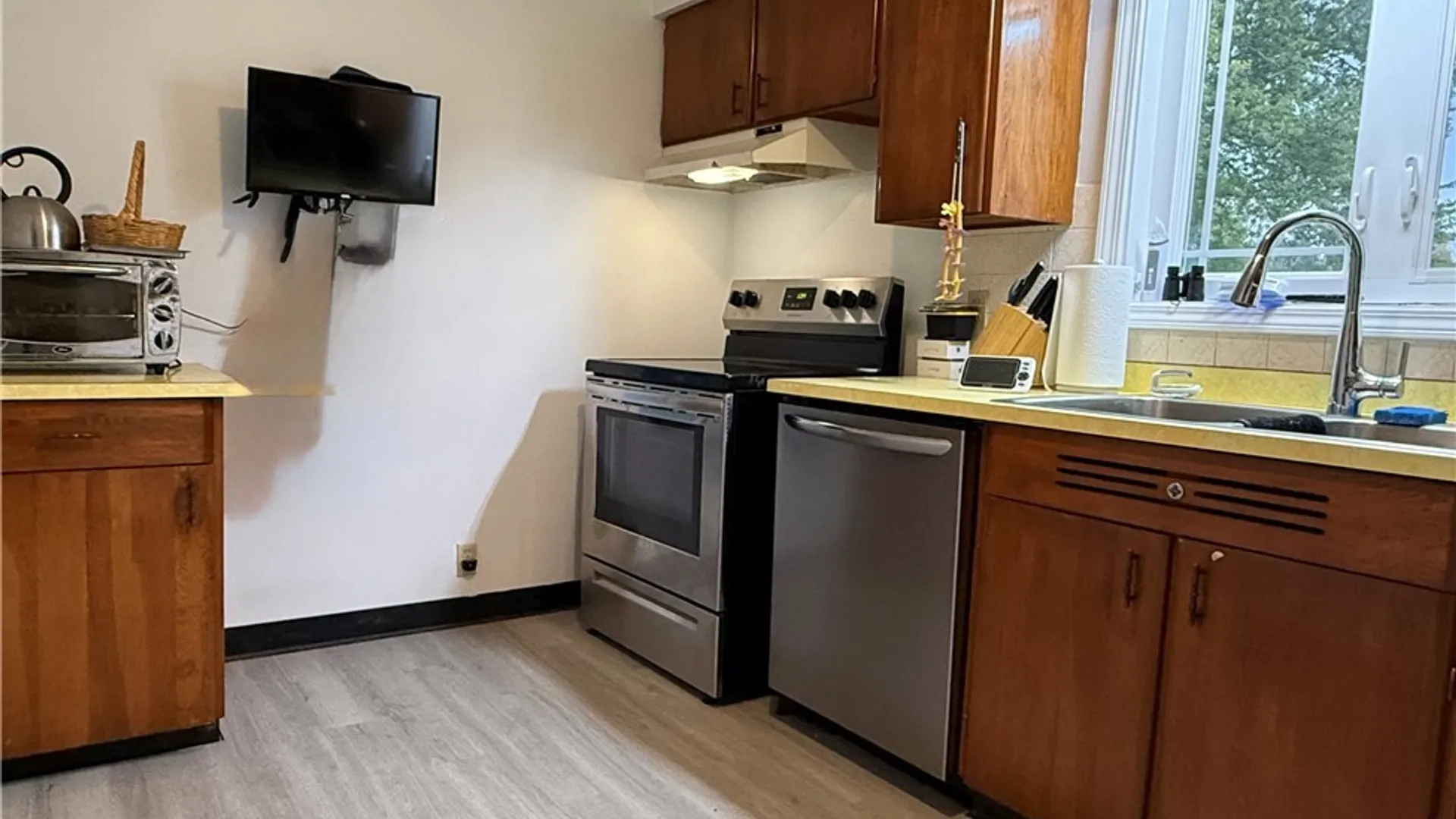 Property at 9187 Ellinwood Road, Pembroke, NY 14036 15