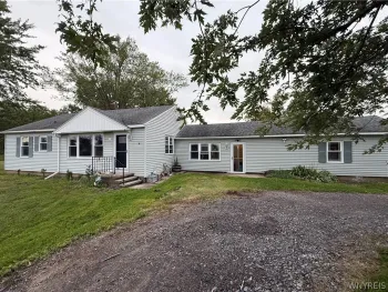 Property at 9187 Ellinwood Road, Pembroke, NY 14036