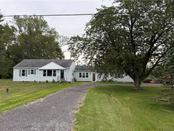 Property at 9187 Ellinwood Road, Pembroke, NY 14036