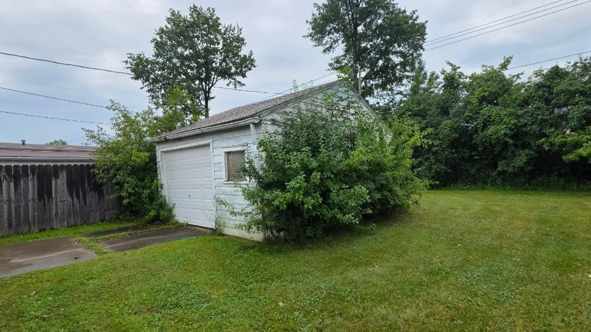 Property at 16 Riverdale Drive, Grand Island, NY 14072 4